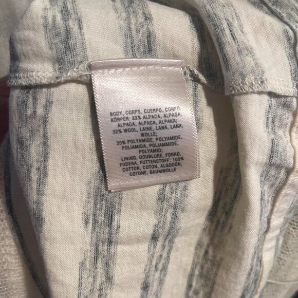 Anthropologie moth sweater size S runs bigger - Picture 8 of 8